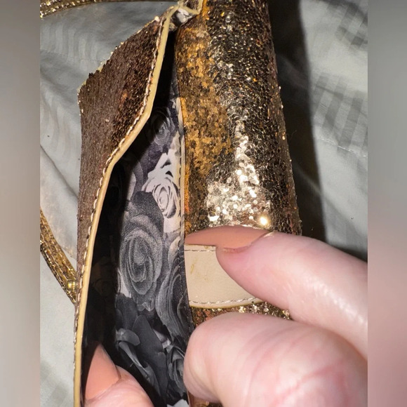 ADRIENNE VITTADINI GOLD GLITTER WALLET PHONE CASE w CHARGER CROSSBODY STRAP - Picture 14 of 16